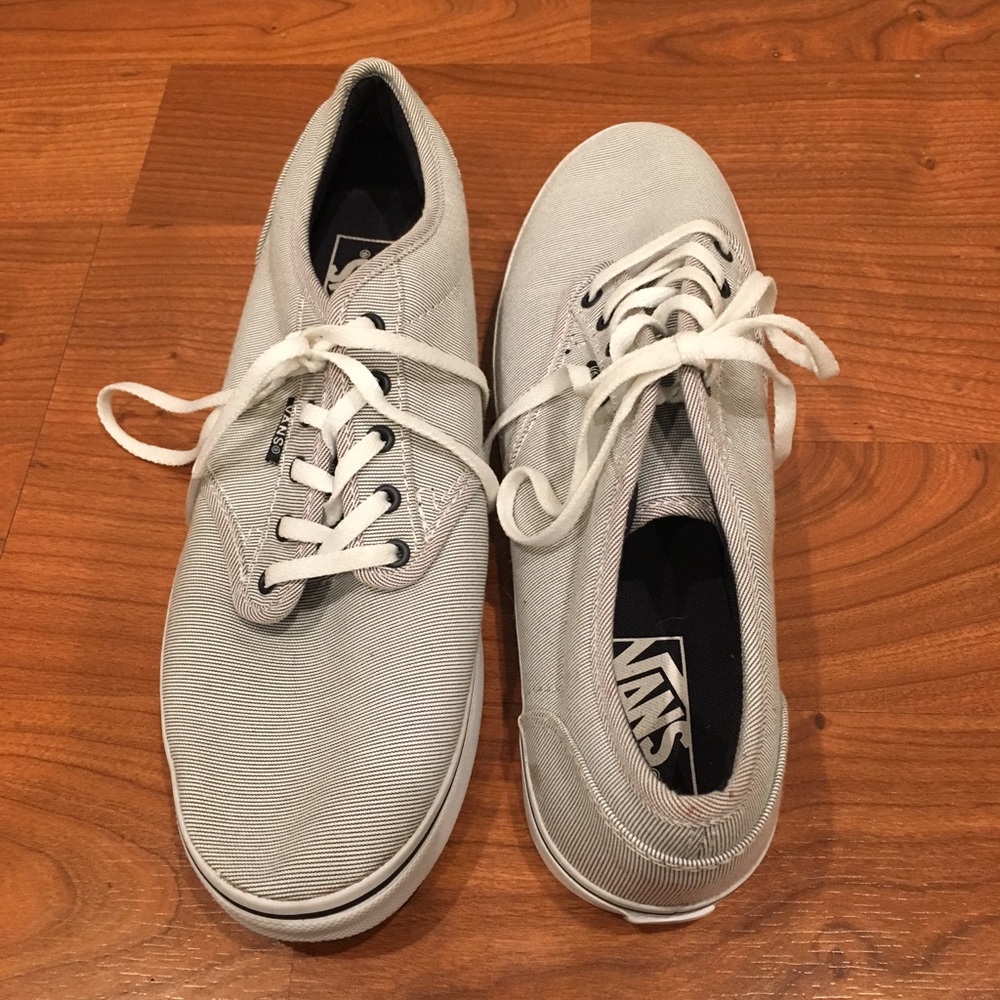 VANS lace up